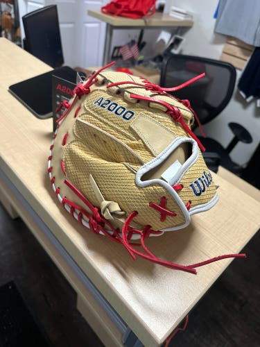 Wilson A2000 RH Catcher's Softball Glove 34" (New)