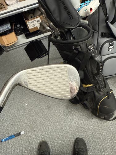 Men's 4 iron Nike Vrs Right Handed Regular Flex Steel Shaft (Used)