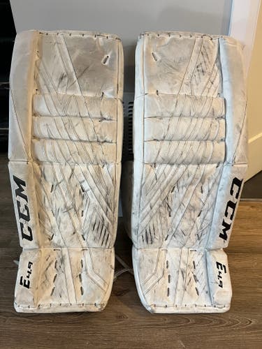 30" CCM Extreme Flex 4.9 Goalie Leg Pads (Used)