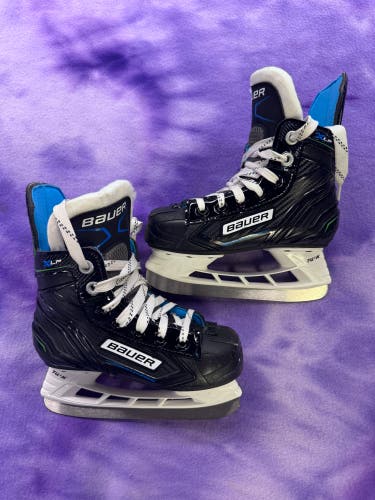 Youth Bauer XLP Hockey Skates Regular Width 10 (Used)