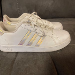 White Women's Size M 5.0 (W 6.0) Adult Adidas Shoes (Used)