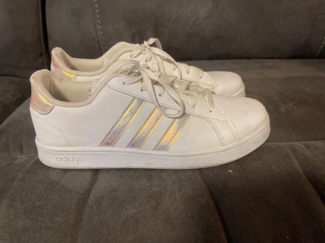 White Women's Size M 5.0 (W 6.0) Adult Adidas Shoes (Used)