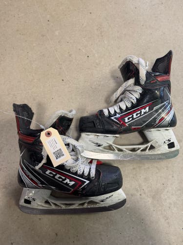 Senior CCM JetSpeed FT490 Hockey Skates Regular Width Size 6 (Used)