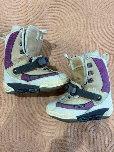 Women's Burton Ruler Snowboard Boots | Size 6 (Used)