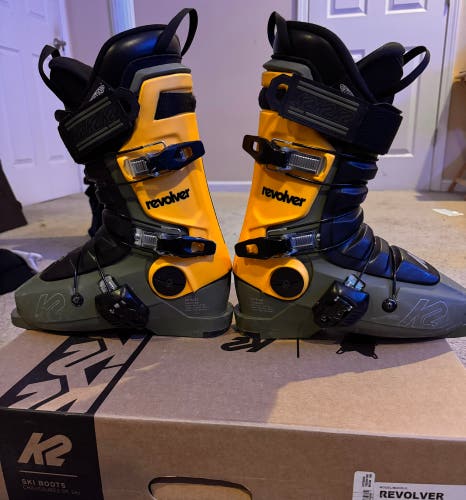 Mondo 26 & 26.5 Men's K2 Revolver Park Ski Boots Soft Flex (Used)