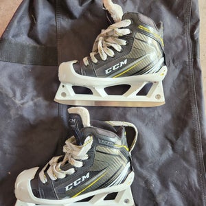 CCM Tacks 9060 Hockey Goalie Skates Regular Width Size 2 (Used)