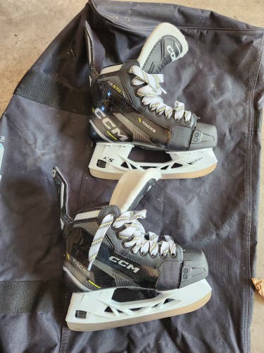 CCM Tacks AS-570 Hockey Skates Wide Width Size 3 (Used)