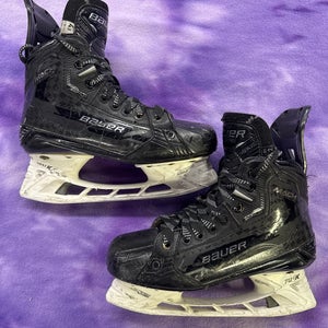 Intermediate Bauer Supreme Mach Hockey Skates Size 4.5 (Used)