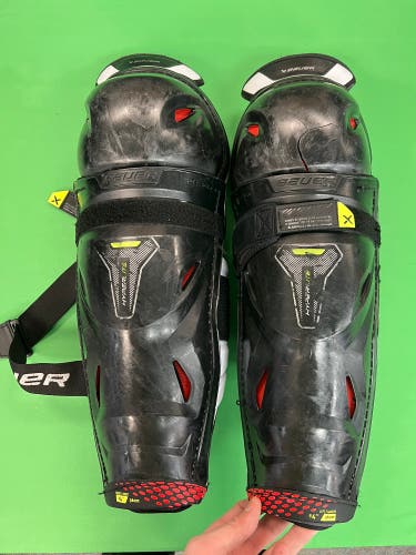 Bauer Vapor Hyperlite Shin Pads | 14” | Left knee damage