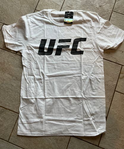 UFC Logo T-Shirt Men’s Medium New With Tags