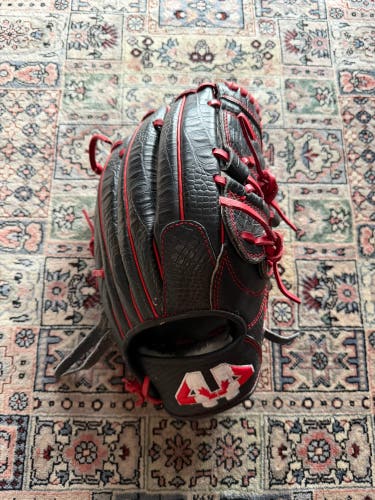 44 Pro 44 RH Pitcher's Baseball Glove 11.75" (Used)