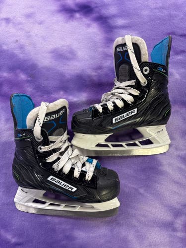 Youth Bauer XLP Hockey Skates Regular Width 11 (Used)