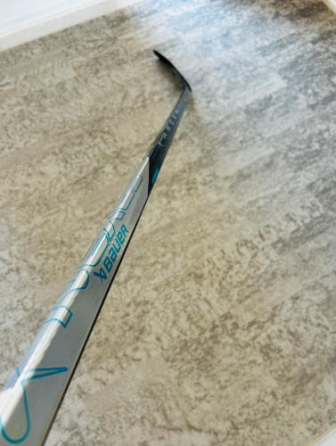 Senior Bauer Tracer RH Hockey Stick P88 77Flex Pro Stock (New)