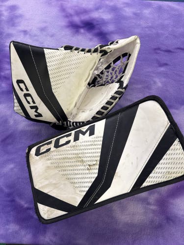 White Youth CCM YTFlex 3 Goalie Gloves & Blockers Regular (Used)