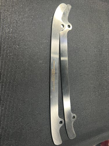 Easton Quiver Runner Size 10/10.5 (New)