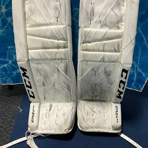 30" Intermediate CCM Extreme Flex 5.9 Goalie Leg Pads (Used)
