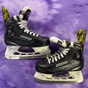 Junior Bauer Ignite Pro Hockey Skates Regular Width Size 3 (Used)