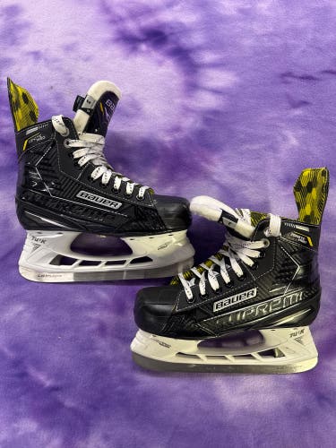 Junior Bauer Ignite Pro Hockey Skates Regular Width Size 3 (Used)