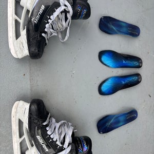 2025 Bauer Vapor Flylite Hockey Skates Regular Width 6.5 Fit 2 (Used)