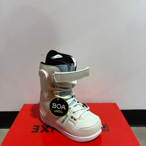 DEELUXE D.N.A. Snowboard Boots – Women’s 6 US (Mondopoint 23.5) – New