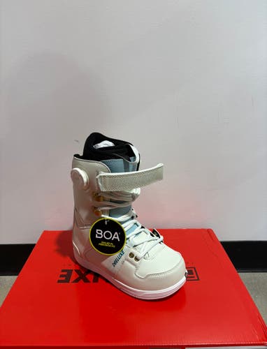 DEELUXE D.N.A. Snowboard Boots – Women’s 6 US (Mondopoint 23.5) – New