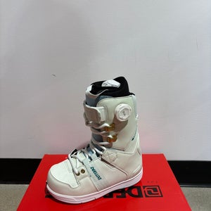 DEELUXE D.N.A. Snowboard Boots – Women’s 5 US (Mondopoint 22.5) – New