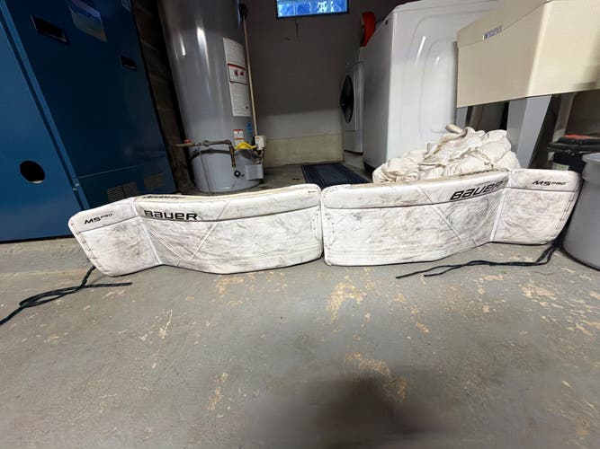 31" 2022 Bauer Supreme M5 Pro Goalie Leg Pads (Used)