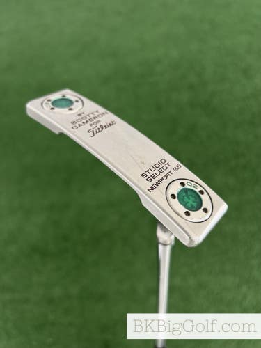 Titleist Scotty Cameron Studio Select Newport 2.5 Lucky Shamrock 33 Putter