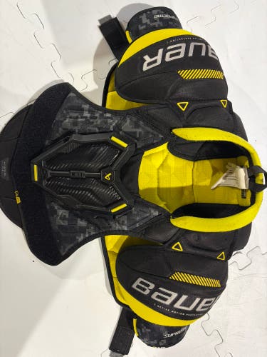 Medium Junior Bauer Supreme M3 Shoulder Pads (Used)