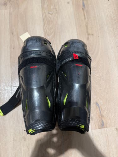 Junior Bauer Vapor 3X Pro Shin Pads 11" (Used)