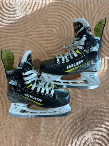 Junior Bauer Vapor X4 Hockey Skates Extra Wide Width Size 3 (Used)