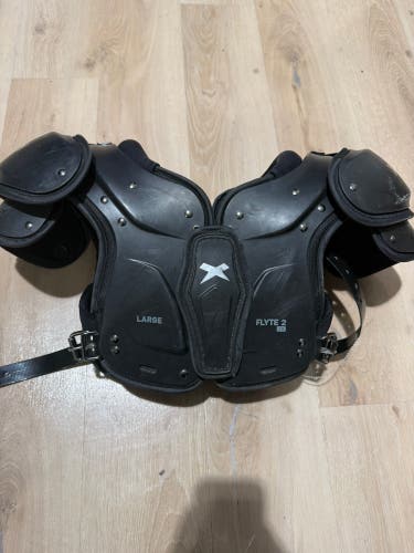 Large Youth Xenith Flyte 2 Shoulder Pads (Used)