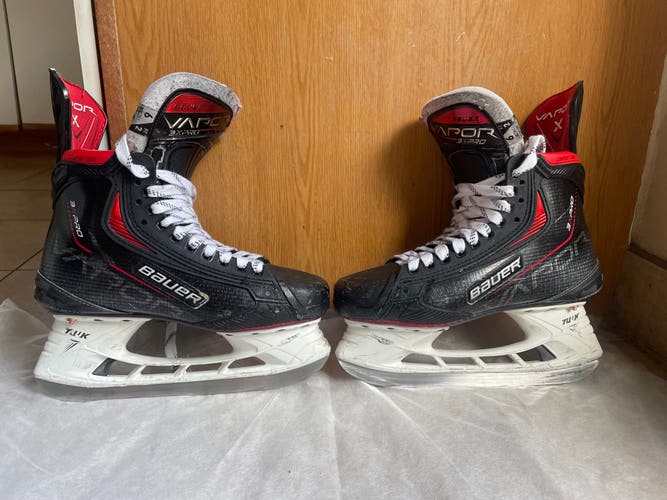 Bauer Vapor 3X Pro Hockey Skates Regular Width Size 6 (Used)