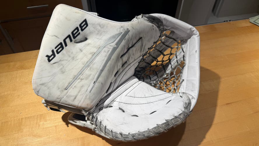 Bauer Hyperlite 2 glove used