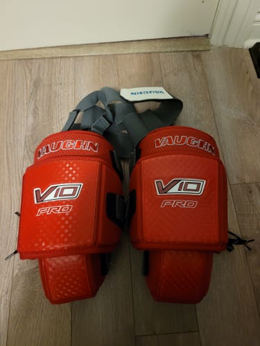 Vaughn V10 Pro Goalie Knee Pads Sr. (Used)