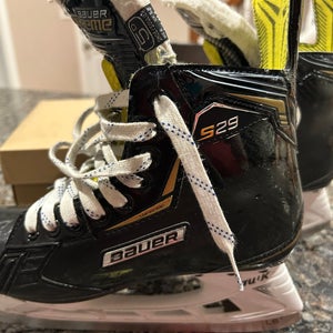Bauer Supreme S29 Hockey Skates Regular Width Size 5 (Used)