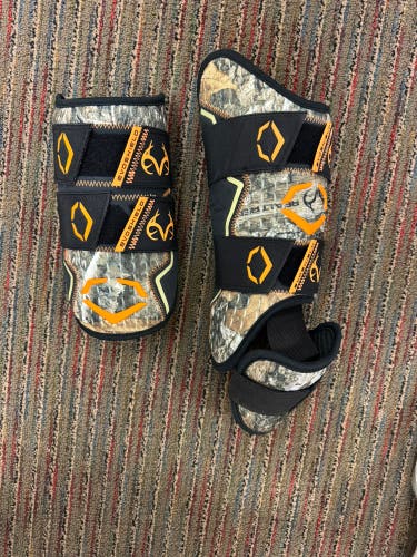 EvoShield Elbow Guard Elbow Protection (Used)