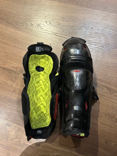 Junior Bauer Supreme M3 12" Shin Pads (Used)