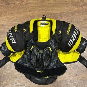 Men's Small Junior Bauer Supreme M3 Shoulder Pads (Used)