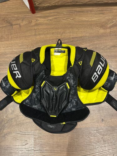 Men's Small Junior Bauer Supreme M3 Shoulder Pads (Used)