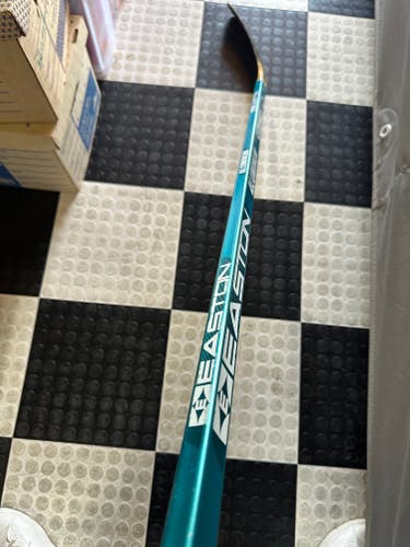 Easton Blue Aluminum Hockey Stick Shaft - Senior (Used)