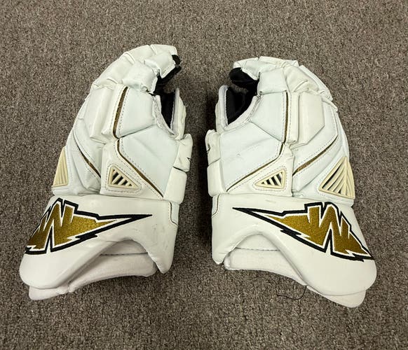 Hockey Player Gloves - MiSSION
