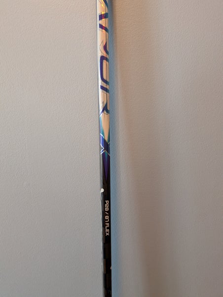 Senior Bauer Vapor Flylite Left Hand Hockey Stick P28 87 Flex (New) Slight Cosmetic Damage