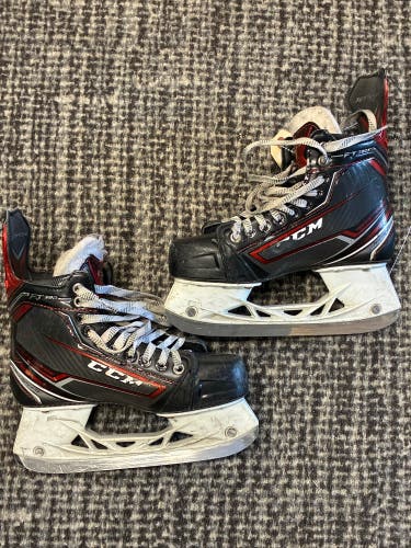 Intermediate CCM JetSpeed FT390 Hockey Skates Regular Width Size 4 (Used)