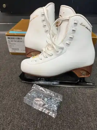Risport Figure Skates B Womens 5.5 (240) (New)