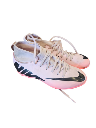 Used Nike Soccer Cleats Pink Junior 02.5 11850-S000023174