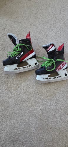 CCM JetSpeed FT4 Pro Hockey Skates Regular Width 6 (Used)