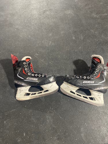 Bauer Vapor Hockey Skates Regular Width Size 3.5 (Used)
