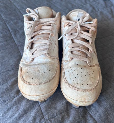 White Men's Size M 12.0 (W 13.0) Adult Nike Air Jordan Low Top Metal (Used)