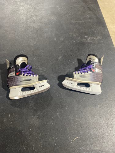 2005 Bauer Vapor VI Hockey Skates Regular Width Size 4 (Used)